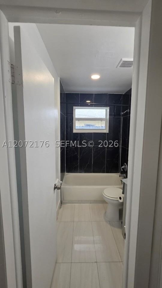 5303 Nw 18th Ct #5303 - Photo 6 of 6