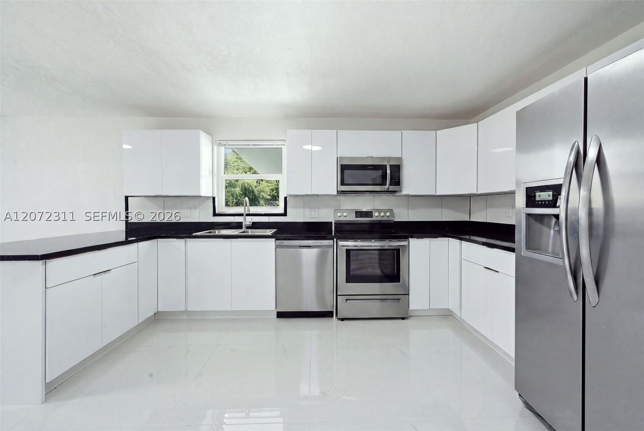 399 Nw 98th St #399 - Photo 5 of 23