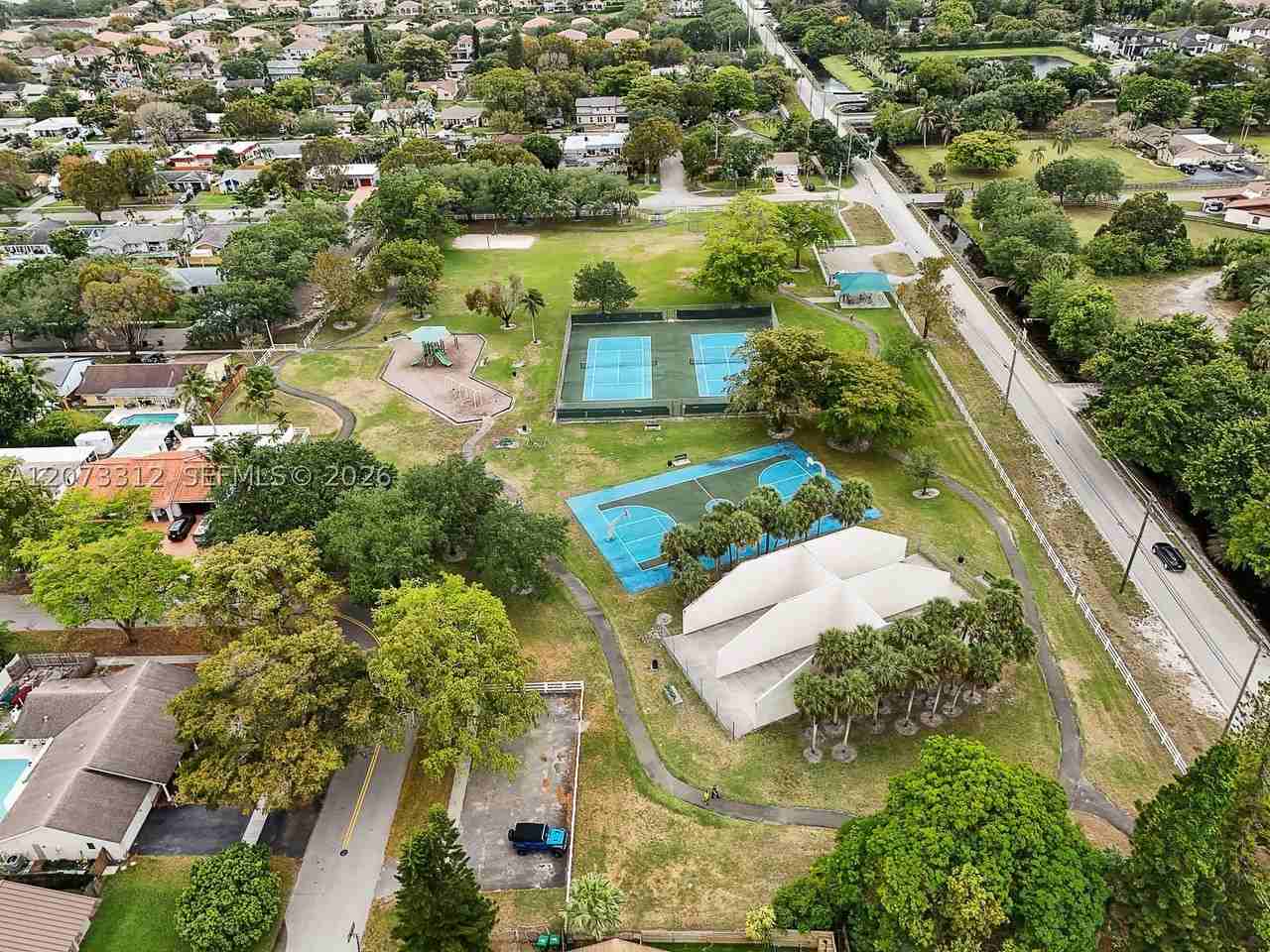 5009 Sw 104th Ave - Photo 5 of 30