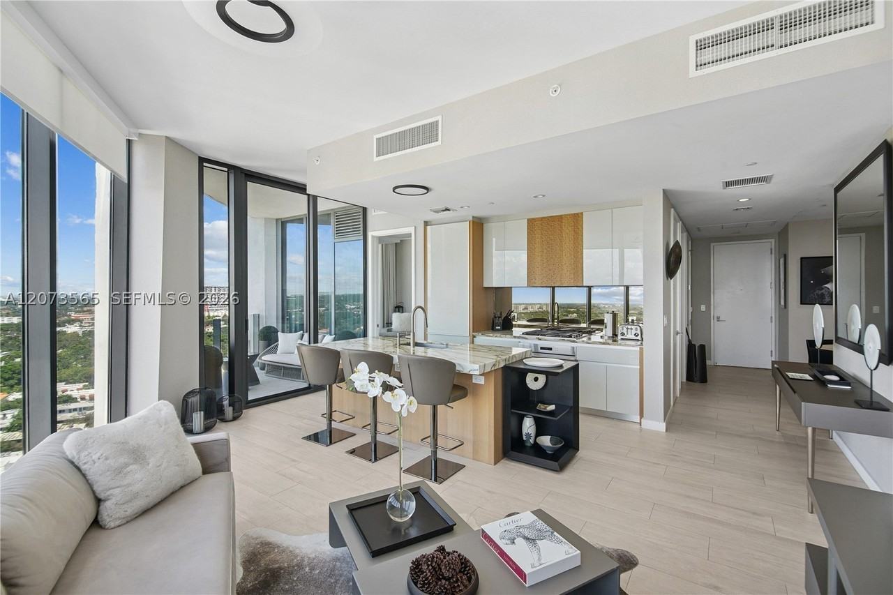 2831 S Bayshore Dr #1908 - Photo 5 of 30
