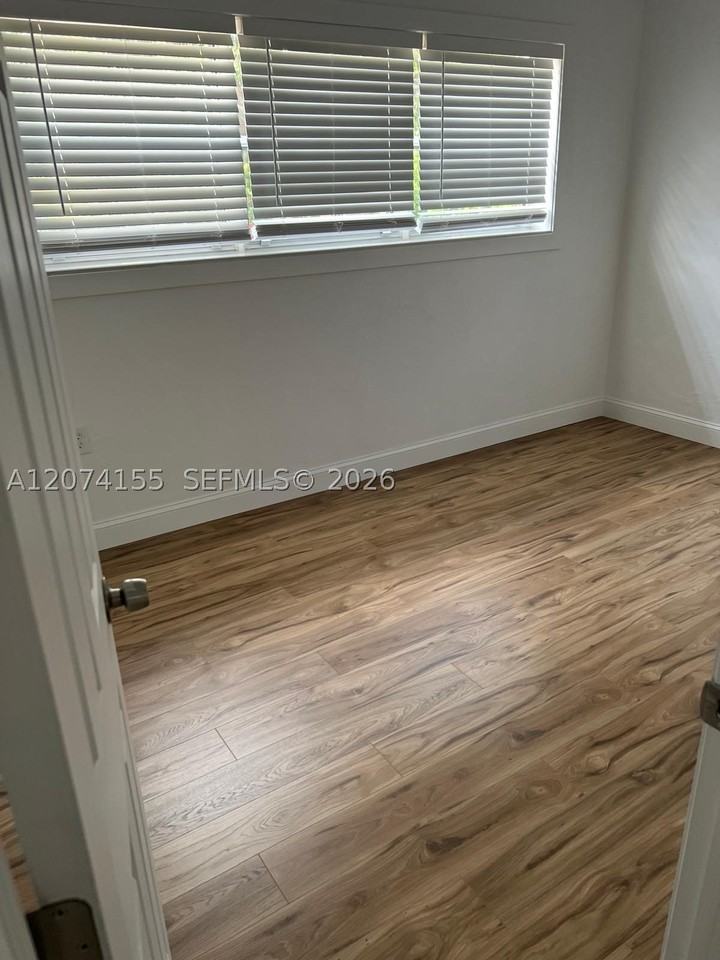 6117 Sw 18th St #6117A - Photo 3 of 9
