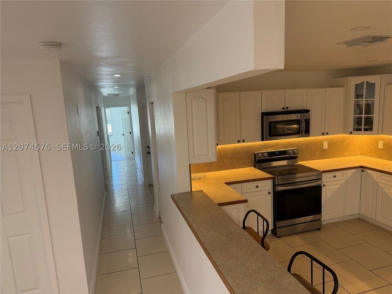 5201 Sw 22nd St - Photo 4 of 12