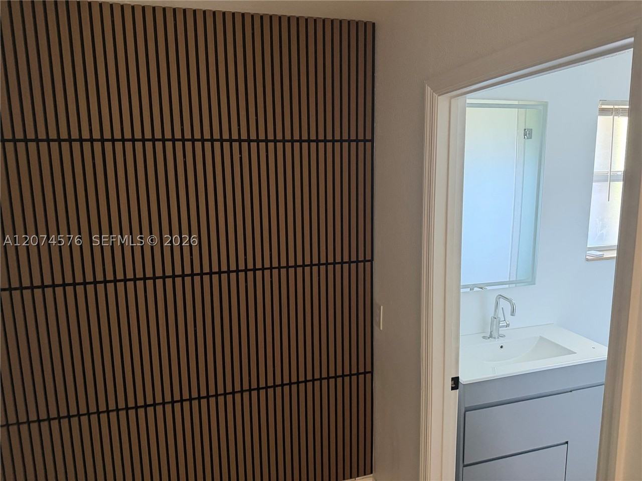 5201 Sw 22nd St - Photo 6 of 12