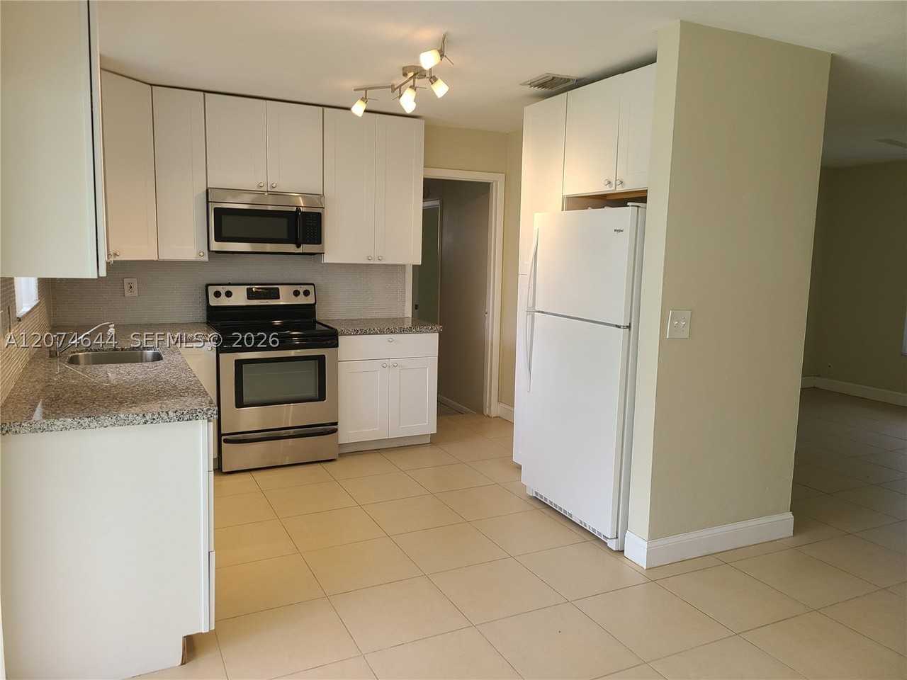 6580 Grant St - Photo 3 of 12