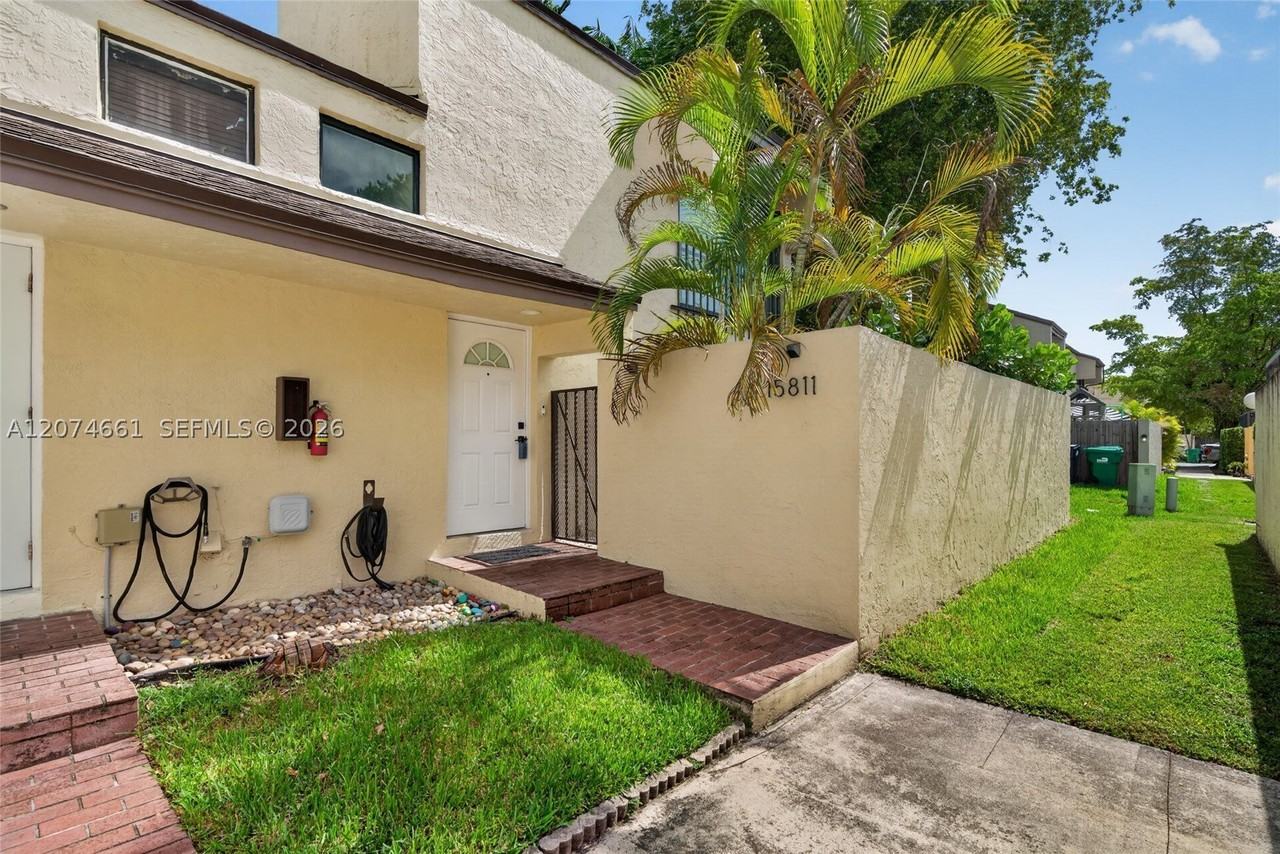 15811 Sw 91st Ct #B - Photo 2 of 38