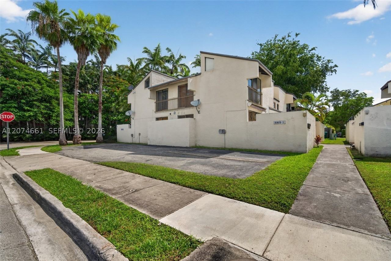 15811 Sw 91st Ct #B - Photo 3 of 38