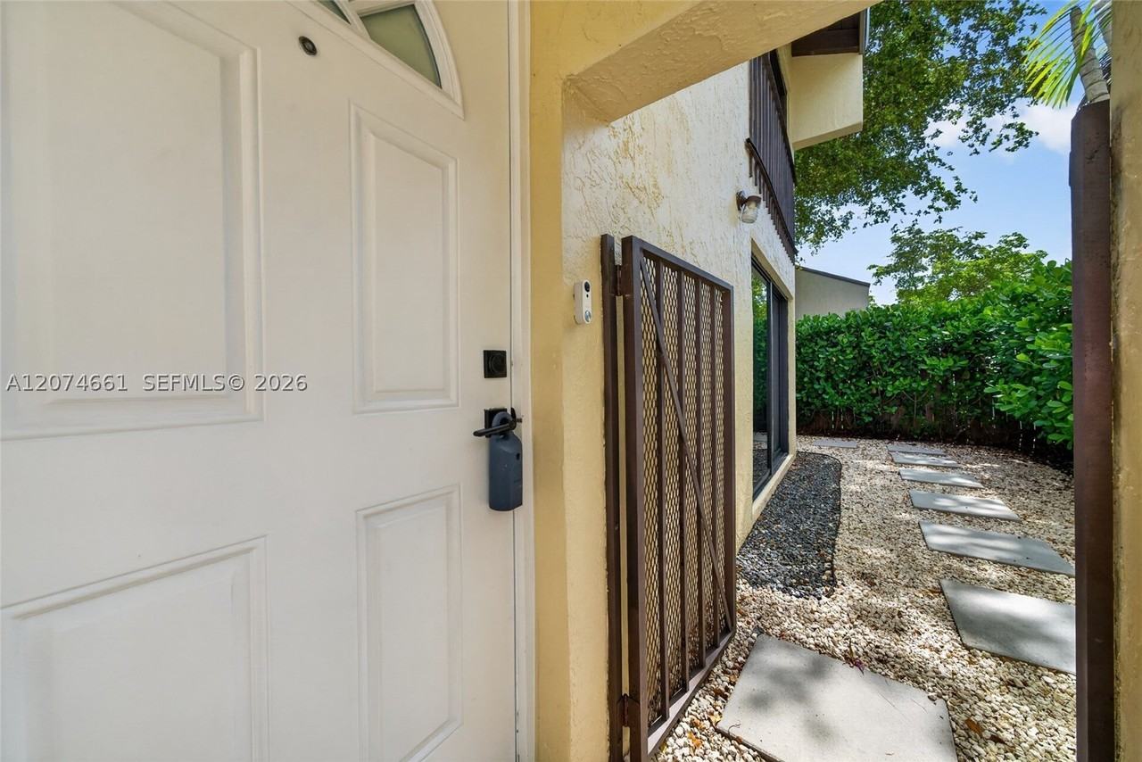 15811 Sw 91st Ct #B - Photo 5 of 38