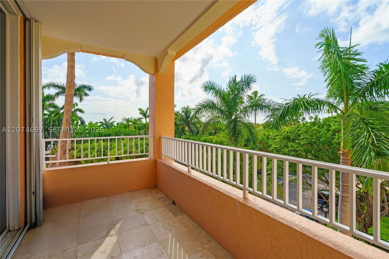 737 Crandon Blvd #PH1 - Photo 6 of 45