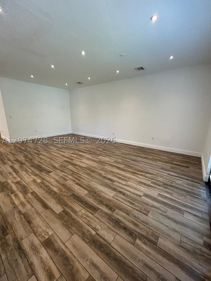 731 Ne 193rd St #731 - Photo 5 of 20
