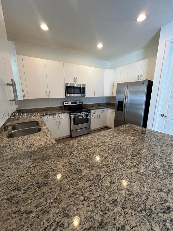 731 Ne 193rd St #731 - Photo 7 of 20