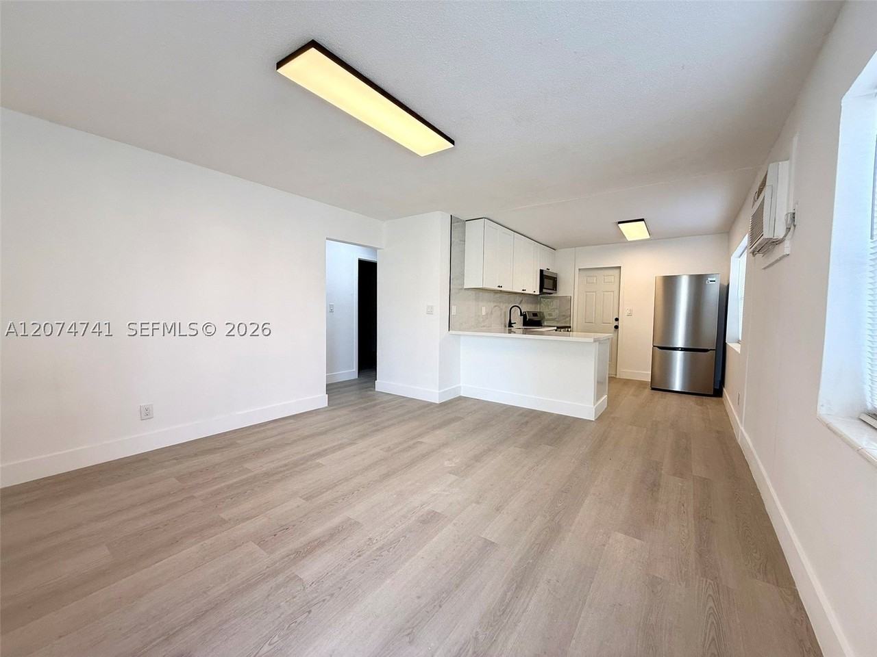 910 Sw 2nd Ave #910 - Photo 4 of 15