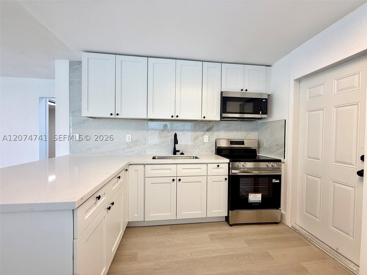 910 Sw 2nd Ave #910 - Photo 5 of 15