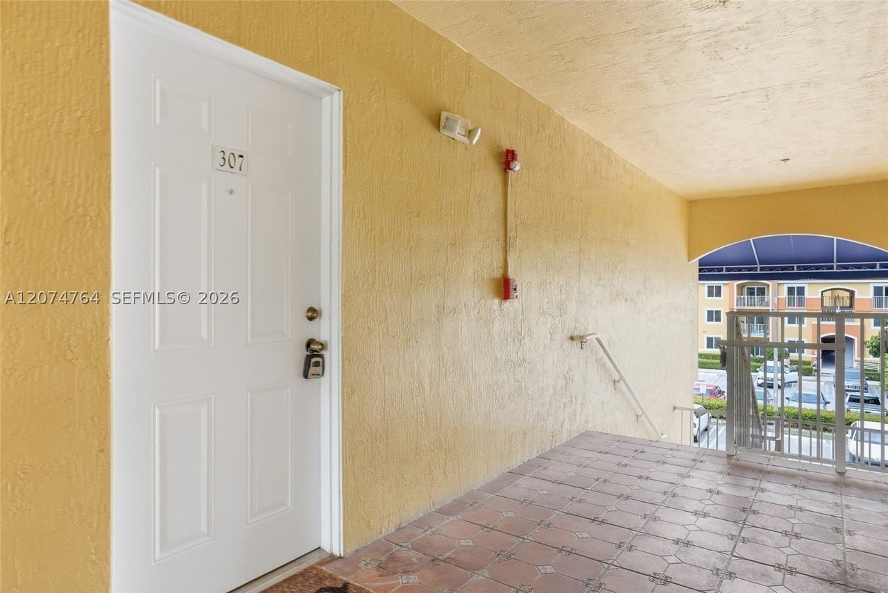 21000 Sw 87th Ave #307 - Photo 3 of 26