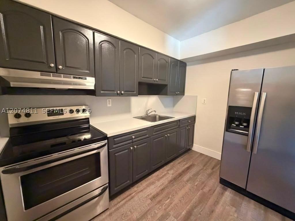 805 W 30th St #11 - Photo 3 of 9