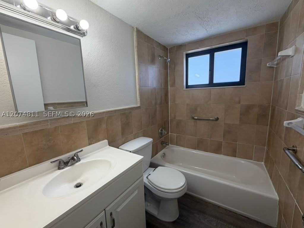 805 W 30th St #11 - Photo 5 of 9