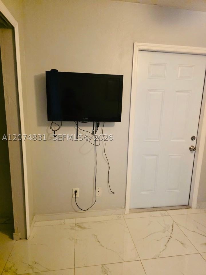 2909 20th St W #A - Photo 4 of 11