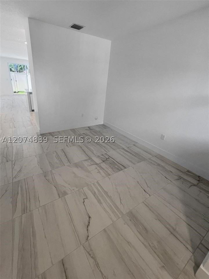 17025 Sw 1st St - Photo 2 of 14