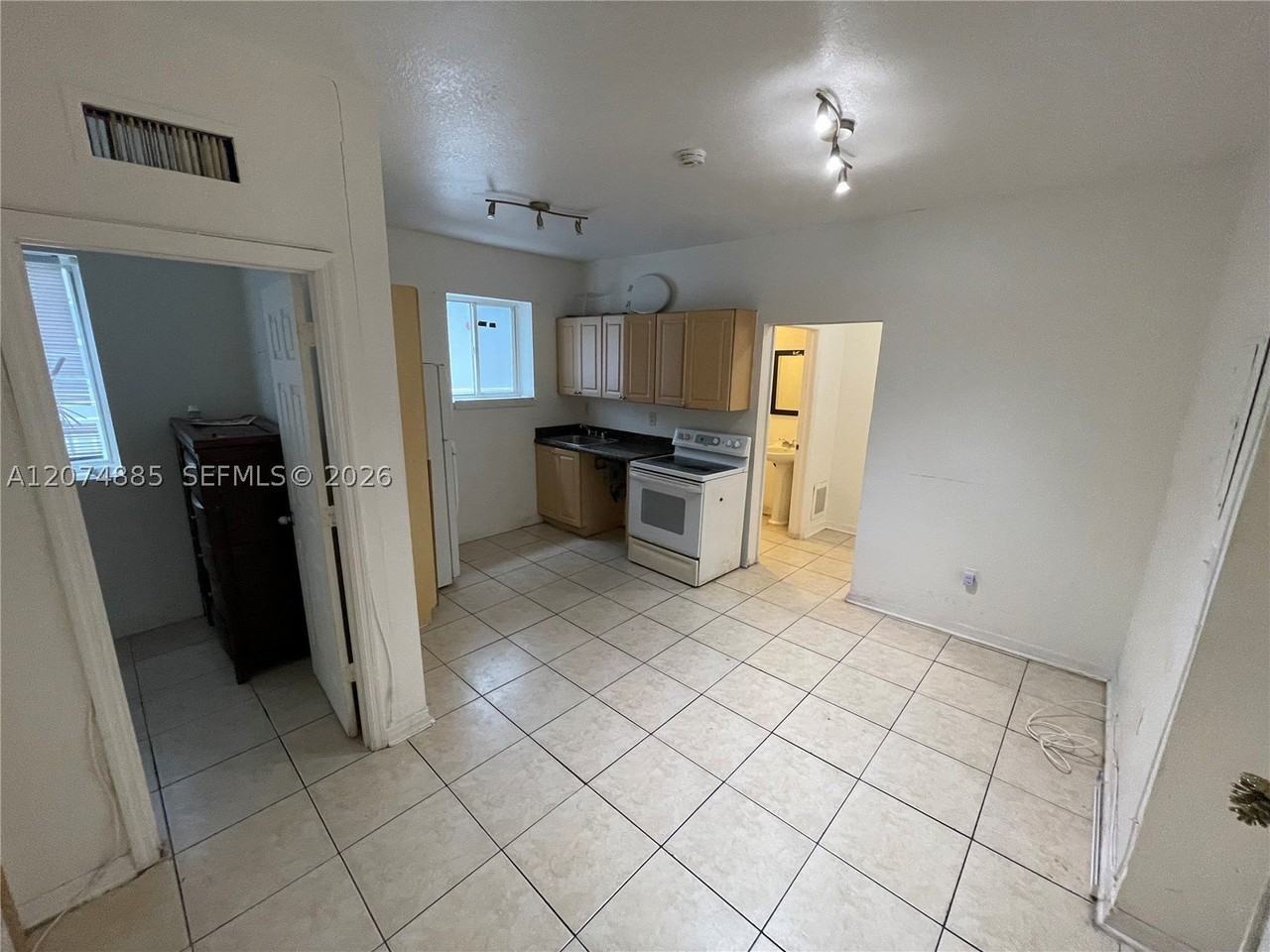1021 Nw 3rd St #207 - Photo 2 of 8