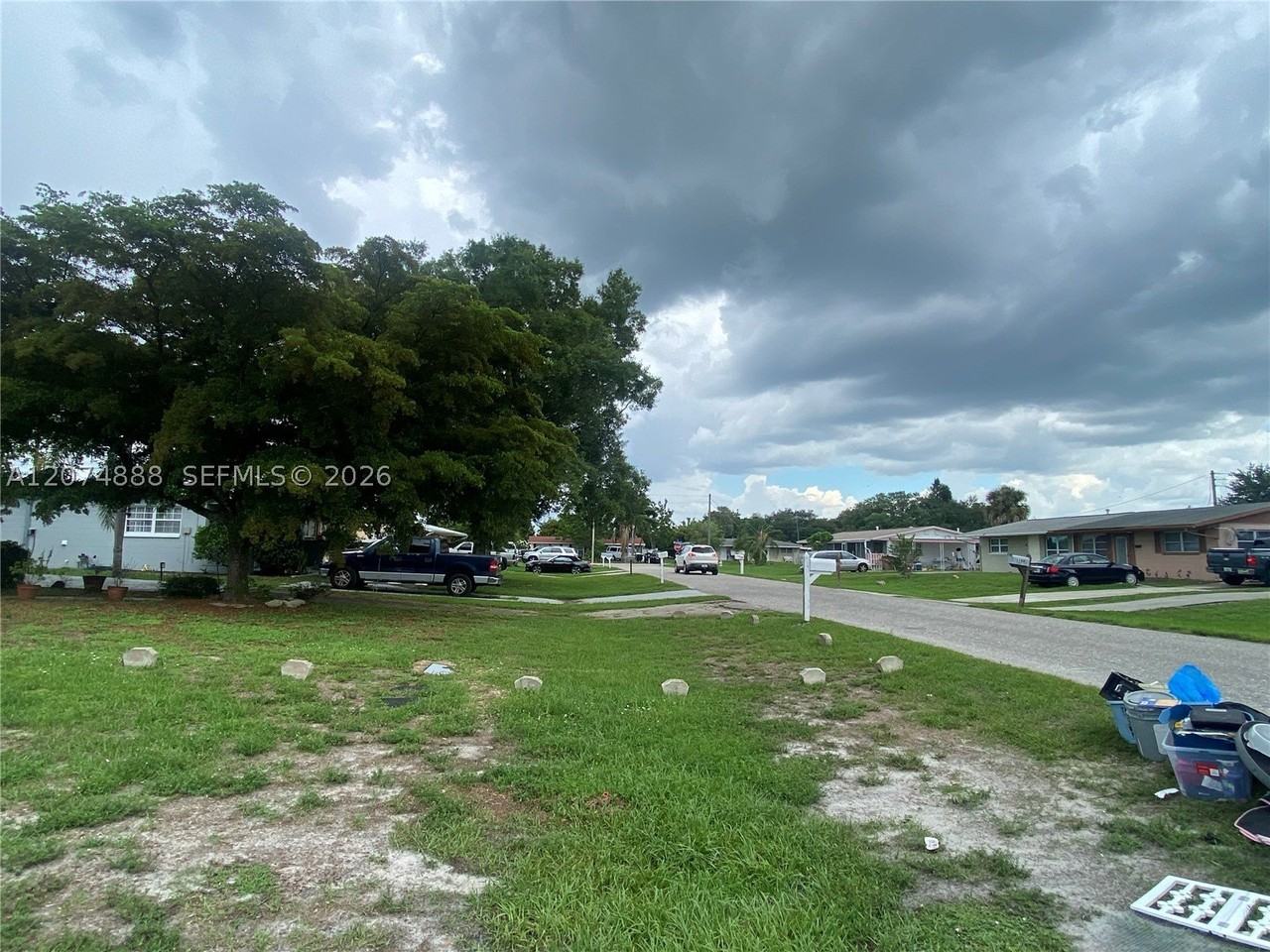 1111 Vineyard St - Photo 3 of 19