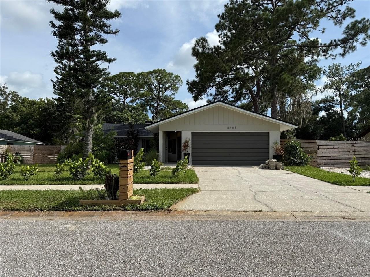 6468 Jarvis Rd - Photo 2 of 34