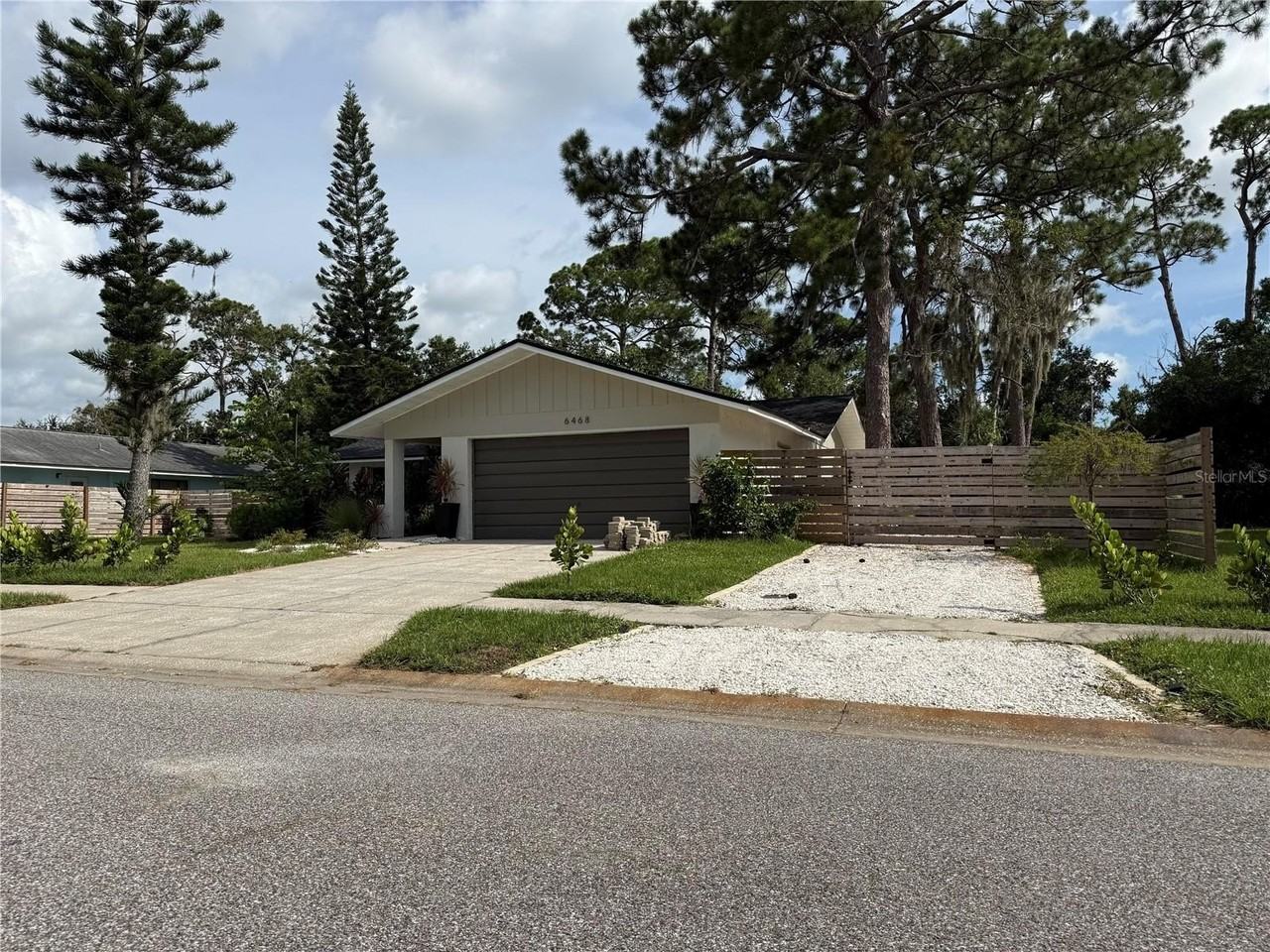 6468 Jarvis Rd - Photo 3 of 34