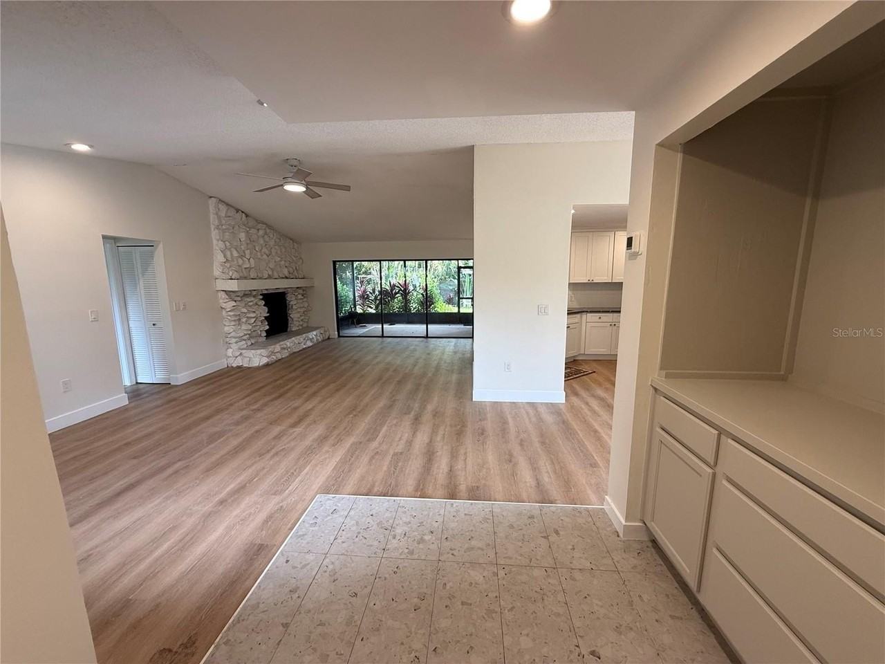 6468 Jarvis Rd - Photo 6 of 34