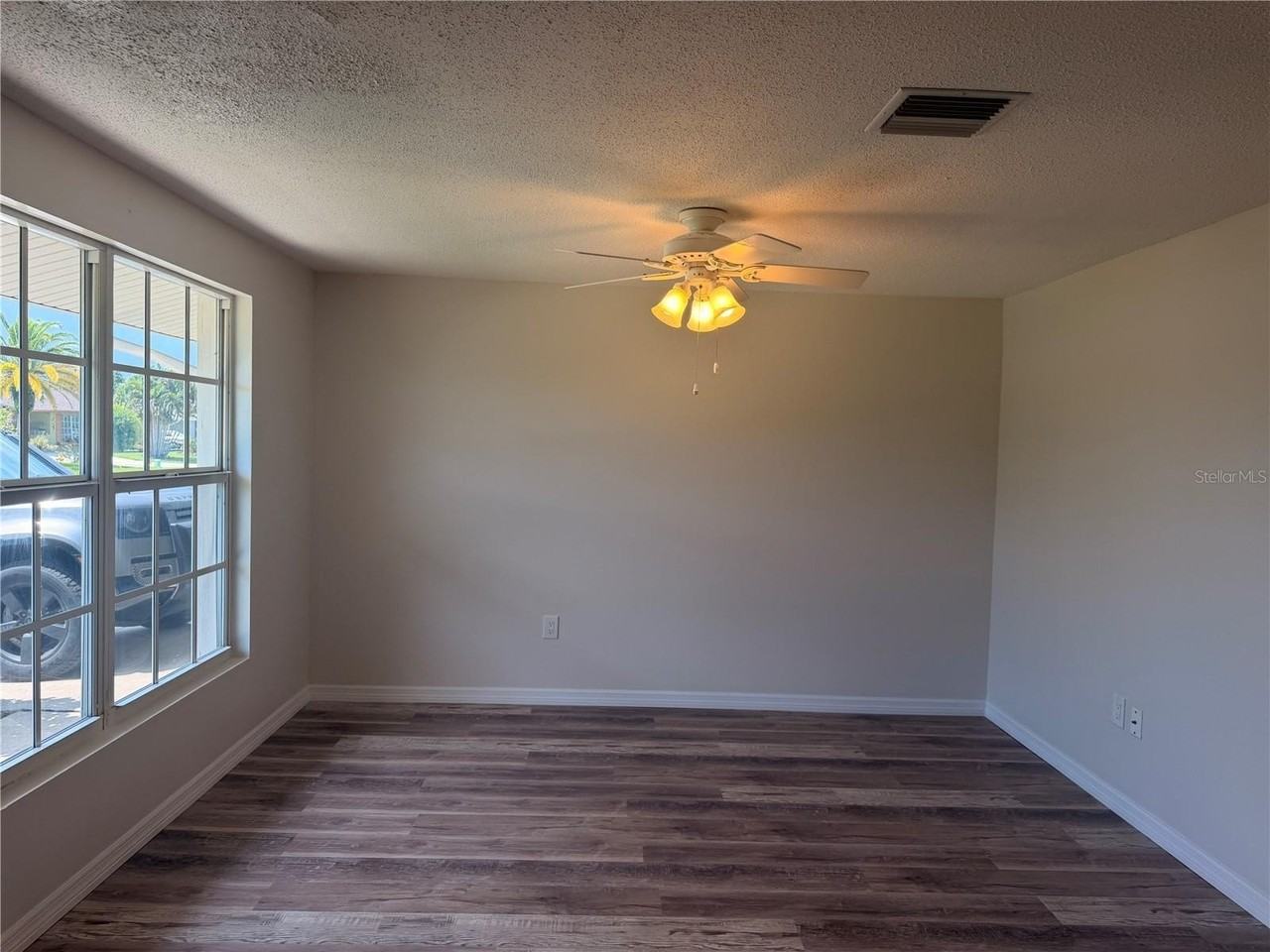 4694 Nele St - Photo 4 of 23