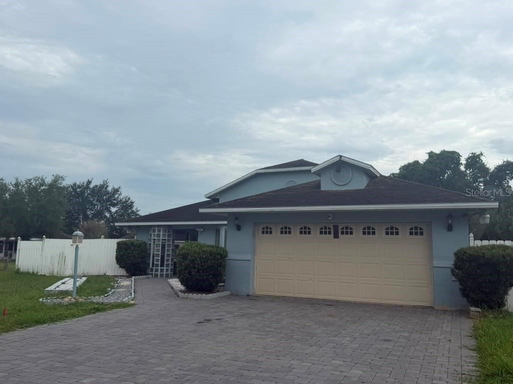 1013 Mayfair Pl - Photo 2 of 13