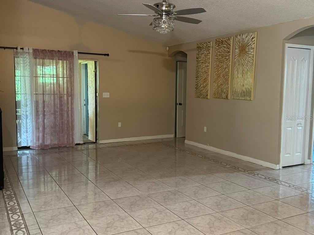 1013 Mayfair Pl - Photo 3 of 13