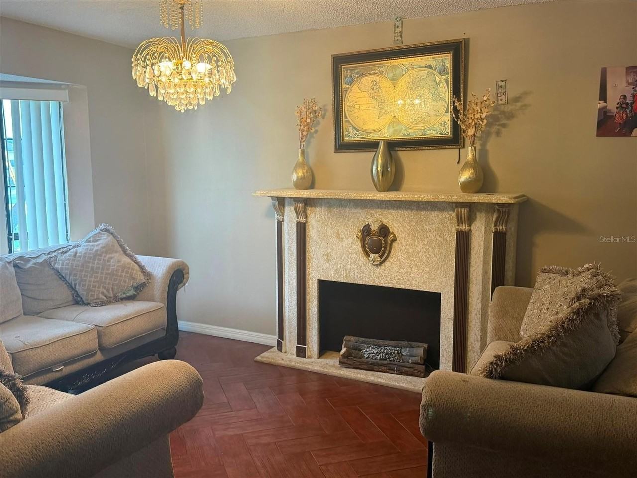 1013 Mayfair Pl - Photo 5 of 13