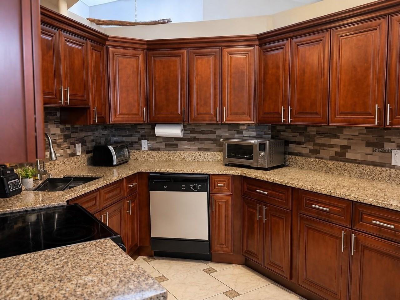 1013 Mayfair Pl - Photo 6 of 13