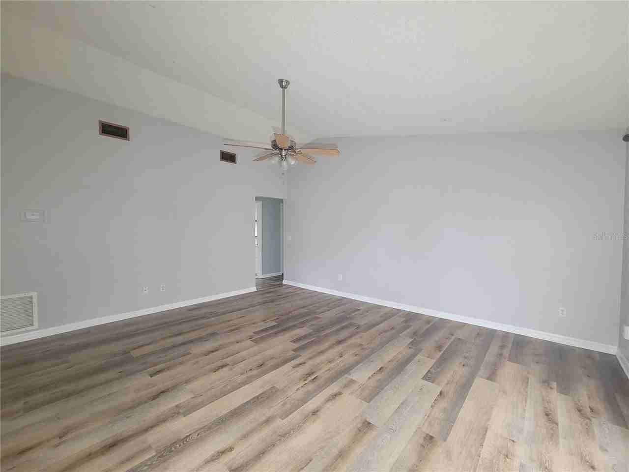 9827 Dean Cove Ln - Photo 2 of 27