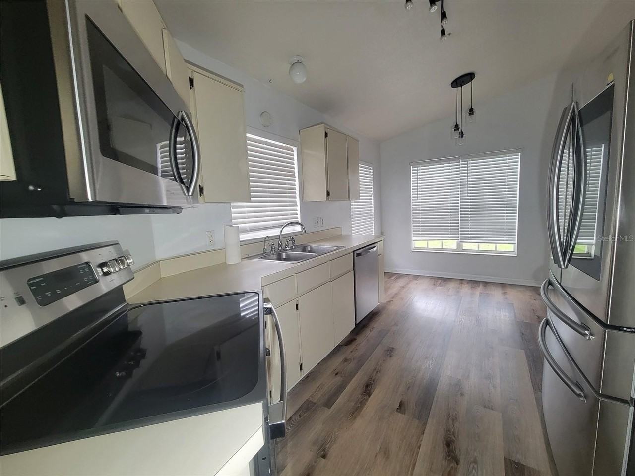 9827 Dean Cove Ln - Photo 5 of 27