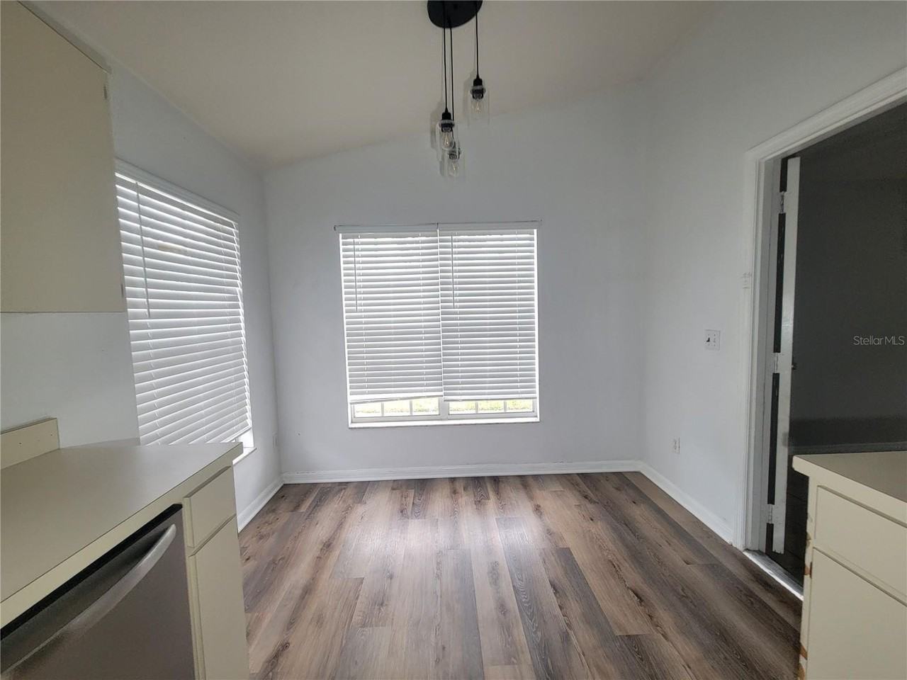 9827 Dean Cove Ln - Photo 7 of 27