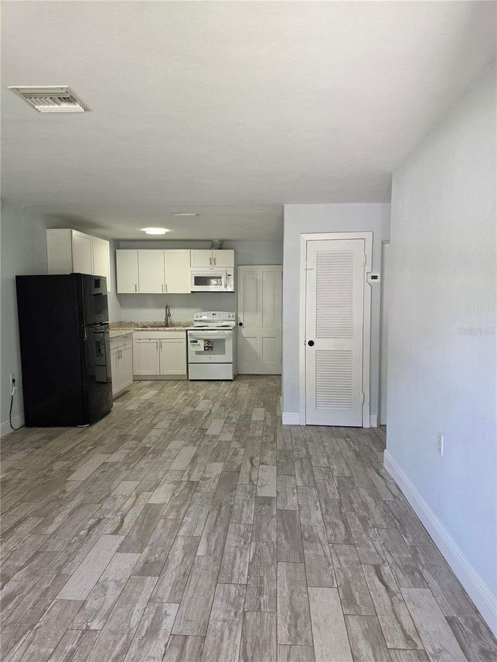 2205 1/2 S Park Ave - Photo 5 of 40