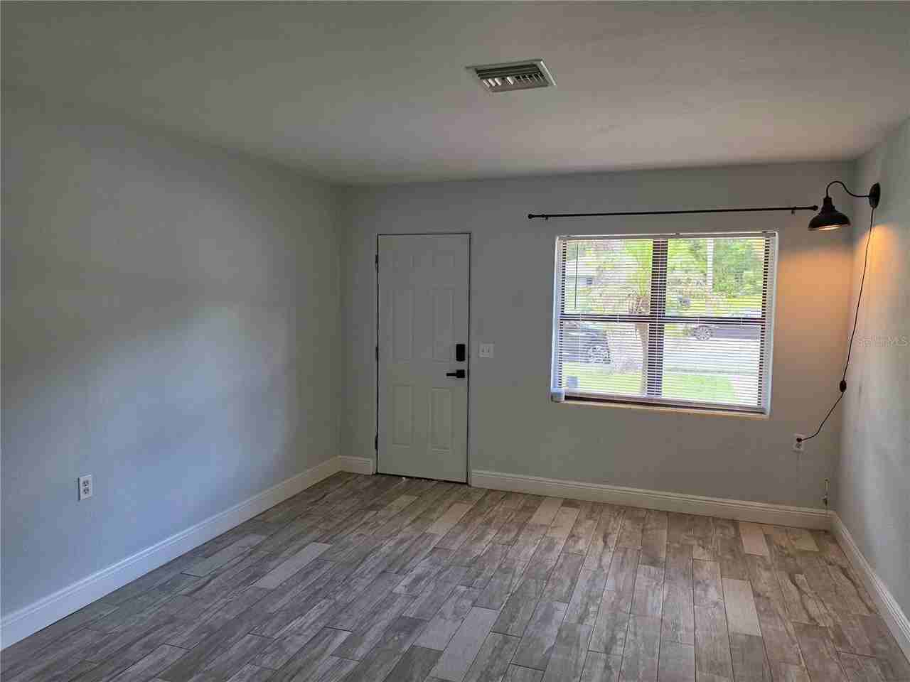 2205 1/2 S Park Ave - Photo 6 of 40