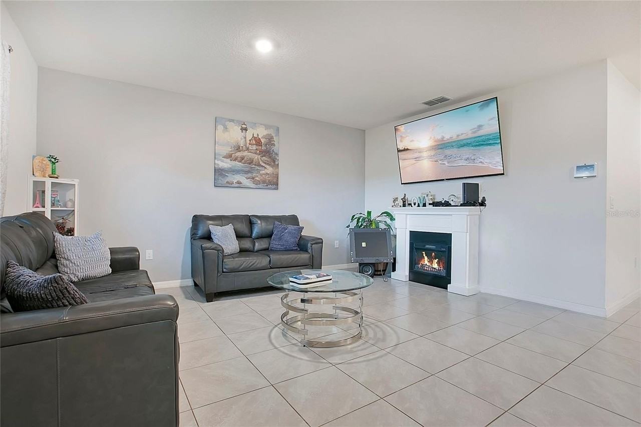 3676 Scarlet Oak Dr - Photo 3 of 31
