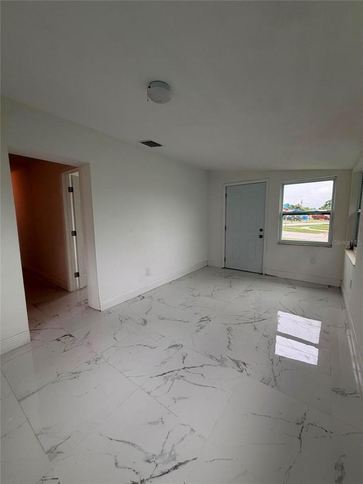 5009 Bullard St - Photo 6 of 14
