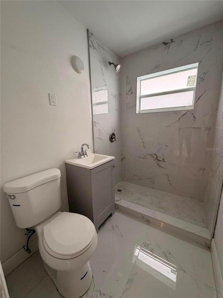 5009 Bullard St - Photo 7 of 14