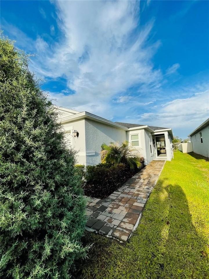 2818 Sanctuary Dr