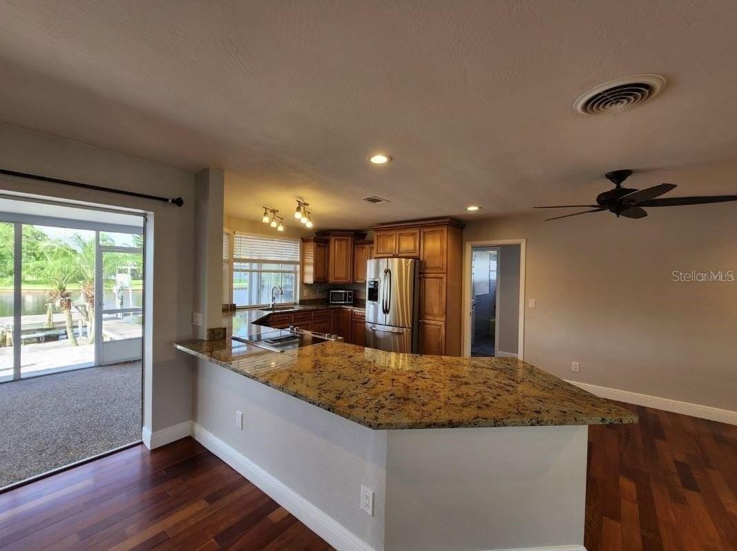 128 98th Ave N - Photo 3 of 22