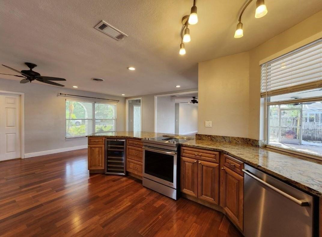 128 98th Ave N - Photo 4 of 22
