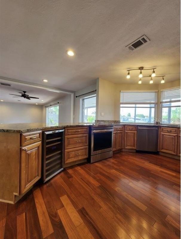 128 98th Ave N - Photo 5 of 22
