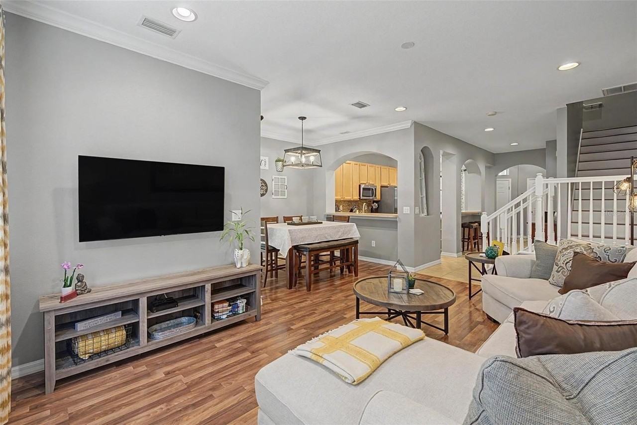 2145 Park Crescent Dr - Photo 2 of 17