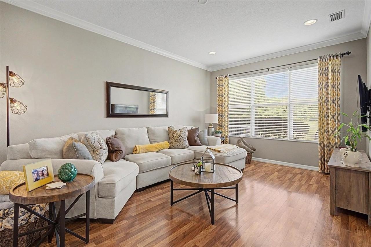 2145 Park Crescent Dr - Photo 3 of 17