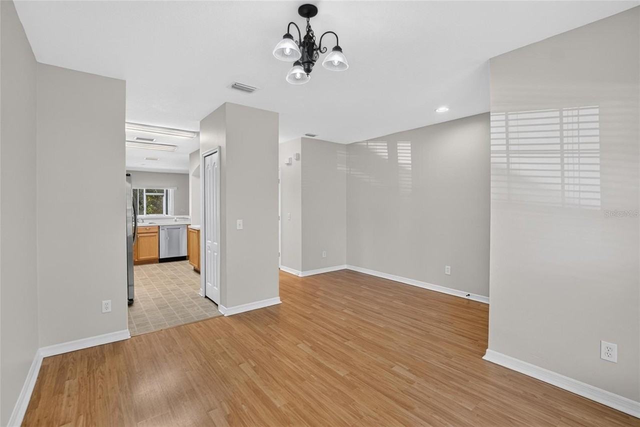 15768 Fishhawk Falls Dr - Photo 3 of 32