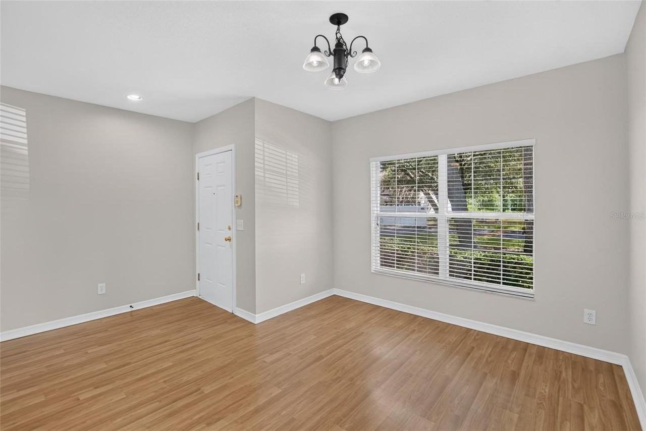 15768 Fishhawk Falls Dr - Photo 4 of 32