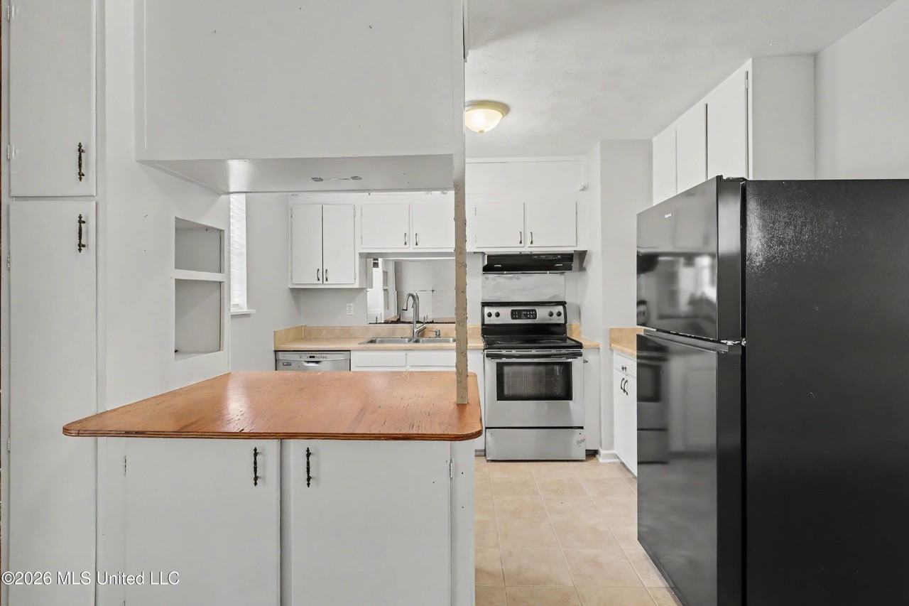 4625 Hilltop Dr - Photo 4 of 17