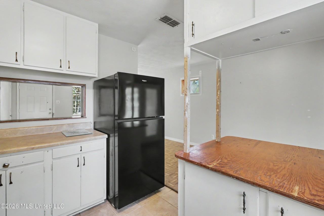 4625 Hilltop Dr - Photo 5 of 17