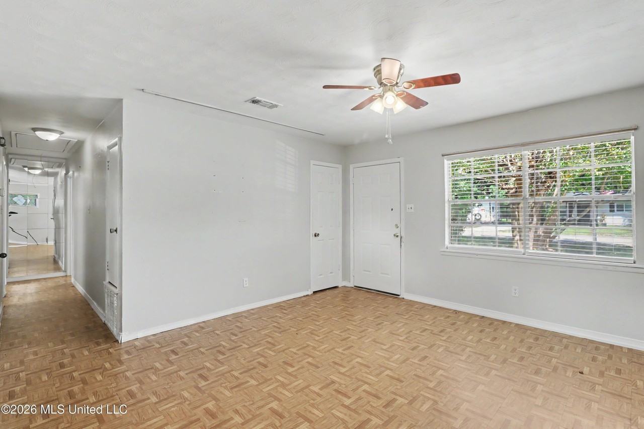 4625 Hilltop Dr - Photo 6 of 17